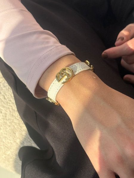 اسوارة جوتشي جلد لون ابيض