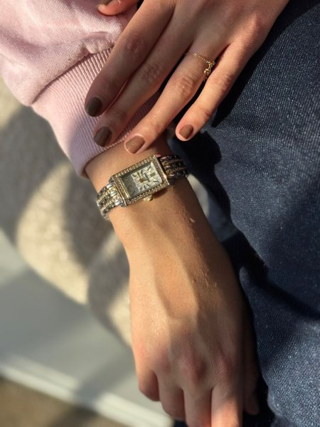 ساعة ستاتية ثقيله ومكفوله اللون