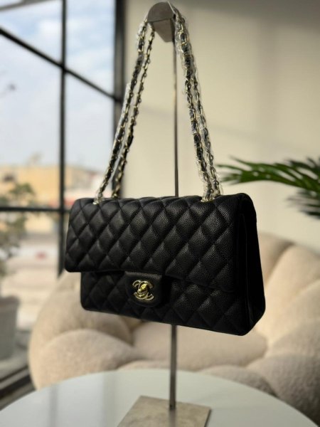 شانيل لون اسود هاردوير ذهبي  جلد الكافيار  حجم القاعدة 28 سم