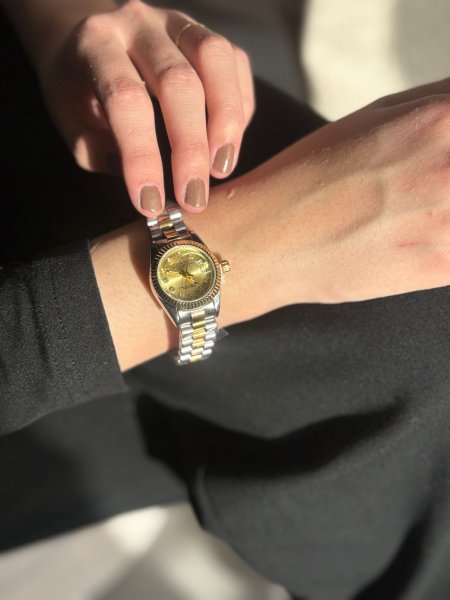 ساعة روليكش ارضية ذهبي الهاردوير مكس بين الذهبي والسلفر