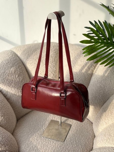 حقيبة باللون البرغندي  كواليتي عالي