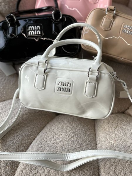 حقيبة شبيه  ميو ميو لون ابيض كواليتي عالية