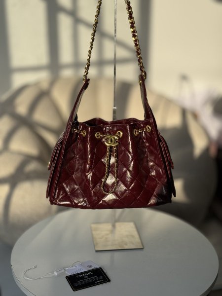 حقيبة شانيل لون برغندي لامع ✨