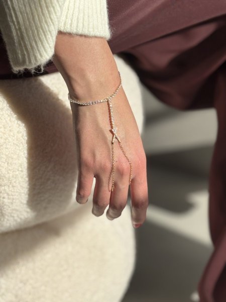 اسوارة الكف لون ذهبي مكفول اللون