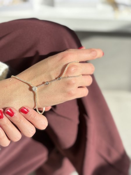 اسوارة الكف مكفول اللون لون ذهبي