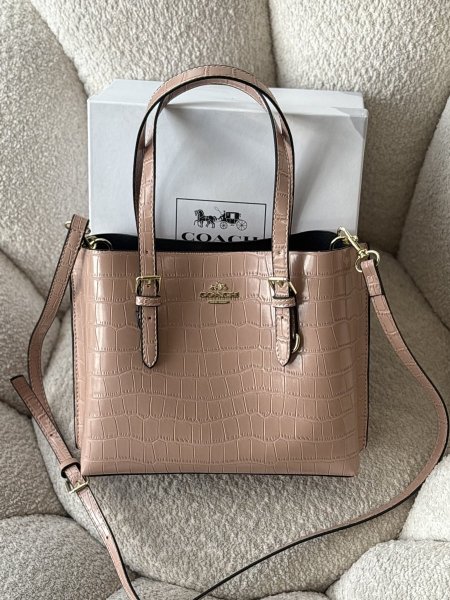 حقيبة كوتش لون زهر عبيج ناعم