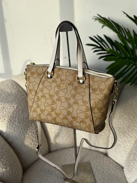 حقيبة شبيه كوتش حجم وسط عكبير