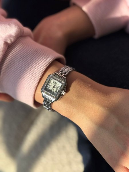 ساعة شبيه كارتير جوده عاليه ومكفوله