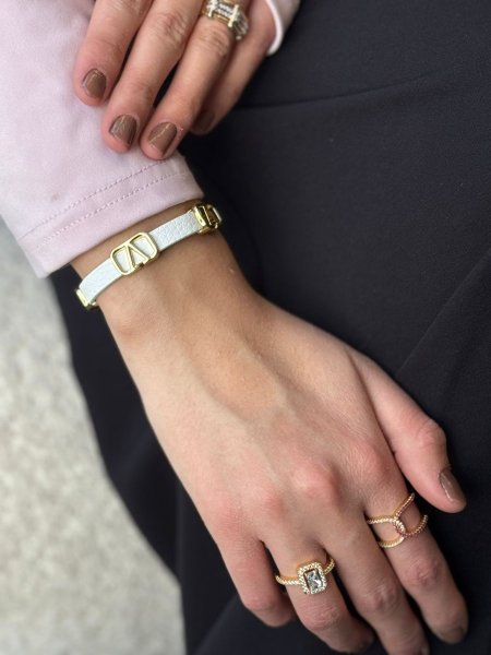 اسوارة جلد من فلانتينو لون ابيض