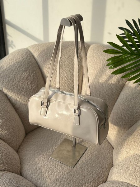 حقيبة باللون الاوفوايت كواليتي عالي