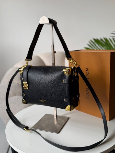 حقيبة لويس فيتون لون اسود