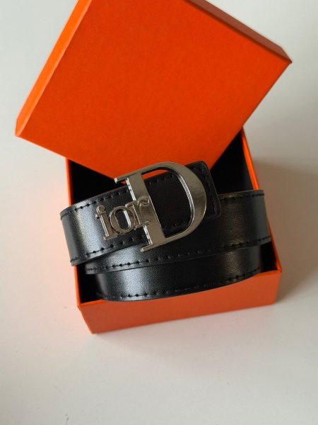 قشاط من  ديور لون اسود وفضي