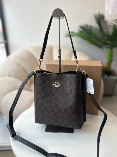 حقيبة كوتش طولي لون بني محروق والقشاط اسود