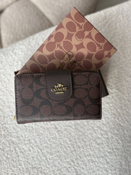 جزدان كوتش لون بني محروق بوسع بطاقات  والهويه والعملات المعدنيه والورقيه