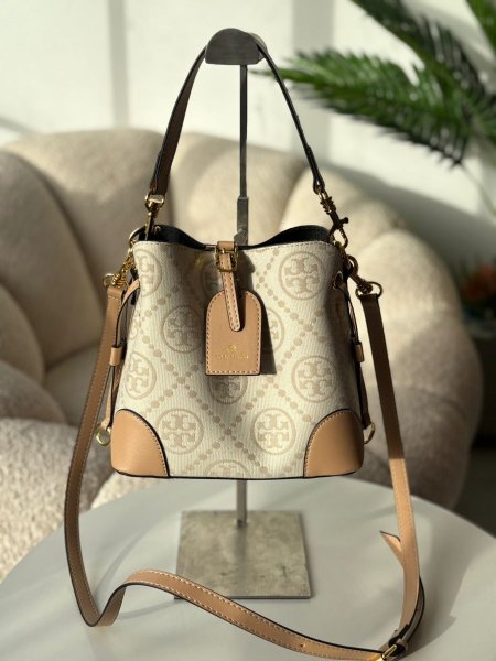 حقيبة كوتش لون بيج