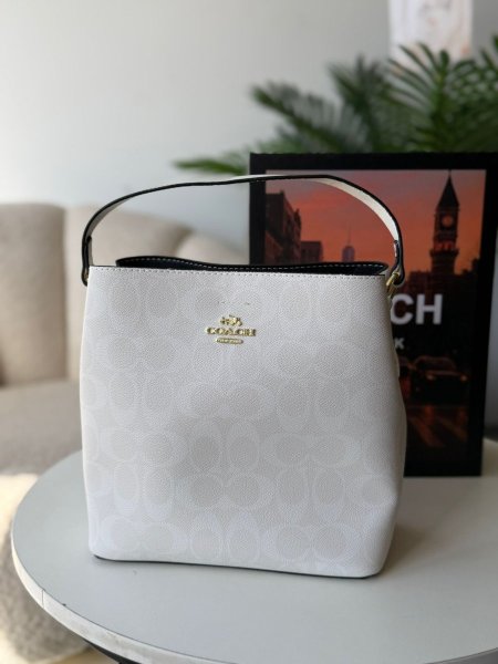 حقيبة كوتش طويل ابيض