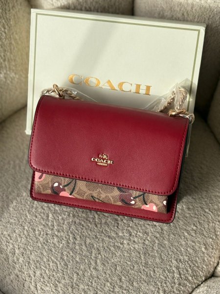 حقيبة كوتش لون برغندي