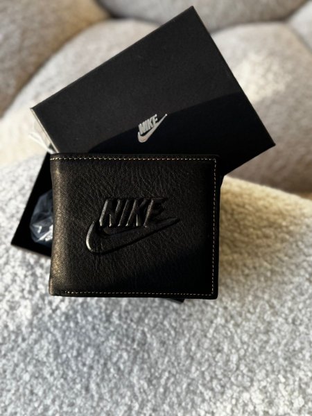 جردان NIKE رجالي لون اسود سحاب خارجي وسحاب داخلي للبطاقات