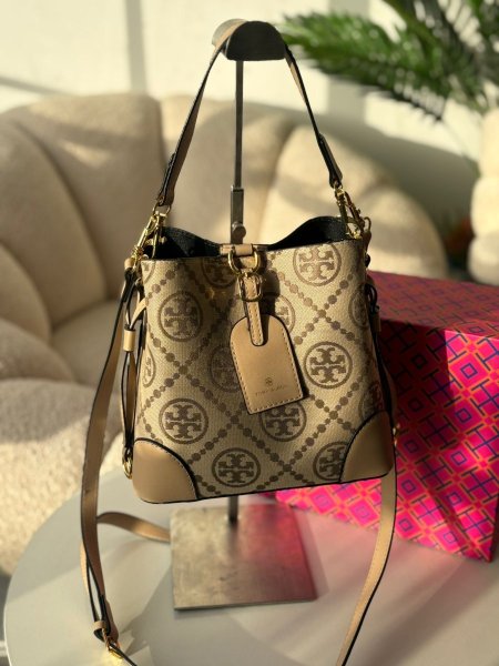 حقيبة كوتش لون بيج غامق