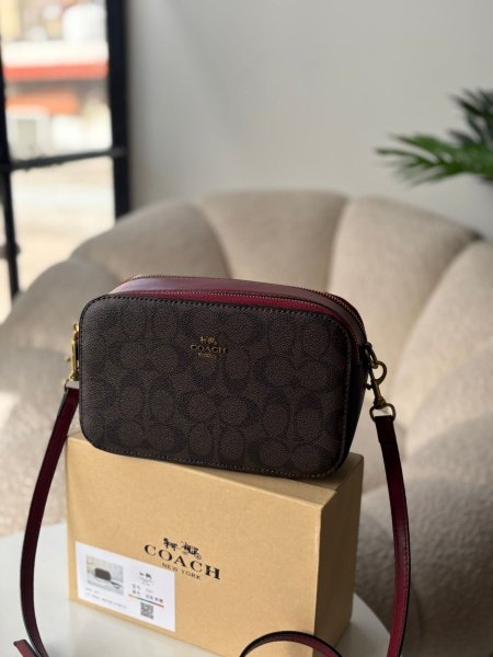 حقيبة كوتش لون بني محروق وبرغندي  حجم القاعدة 20 سم