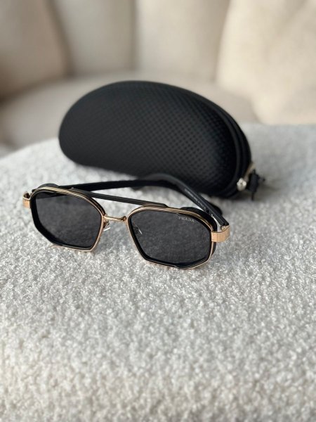 نظارة برادا شامل علبة وحماية من الشمس