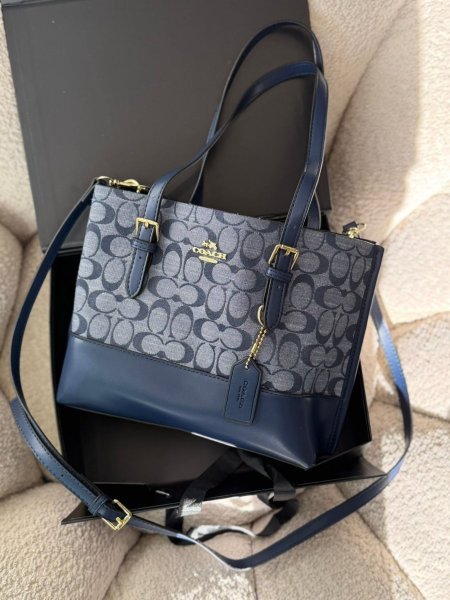 حقيبة كوتش مربع لون جينز فاتح