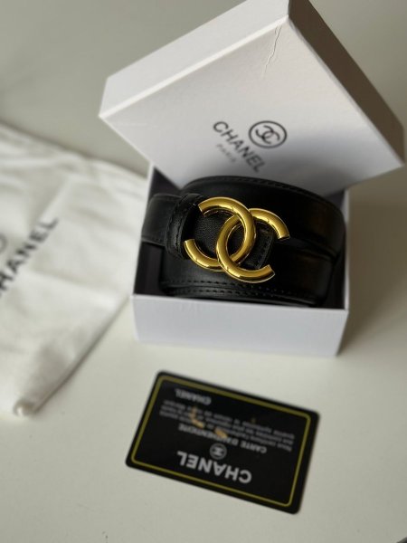 قشاط من شانيل لون اسود