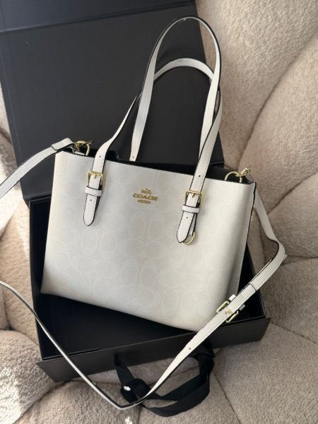 حقيبة كوتش مربع لون ابيض