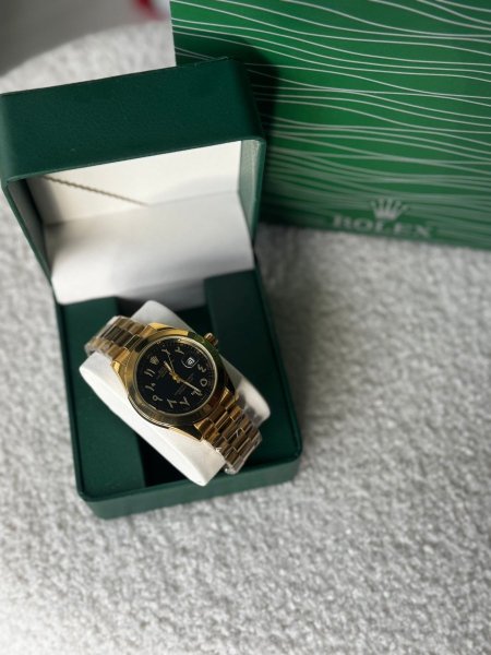 ساعة رولكس رجالي ارضية اسود الهاردوير ذهبي