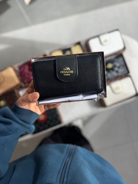 جزدان كوتش لون اسود بوسع بطاقات  والهويه والعملات المعدنيه والورقيه