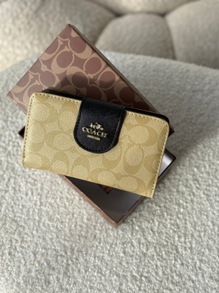 جزدان كوتش لون بيج واسود بوسع بطاقات  والهويه والعملات المعدنيه والورقيه