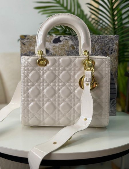 حقيبة ليدي ديور لون ابيض حجم كبير