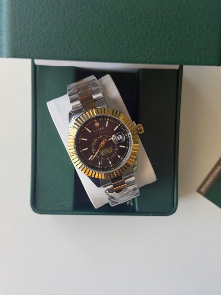 ساعة روليكس شبابية ارضية اسود الهاردوير مكس بين الذهبي والسلفر