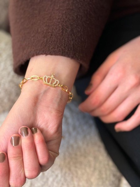 اسواره التاج لون ذهبي مكفوله اللون