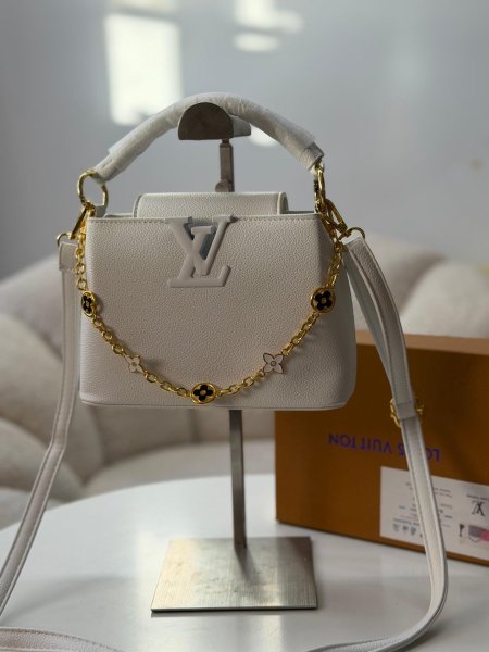 حقيبة لويس فيتون لون ابيض