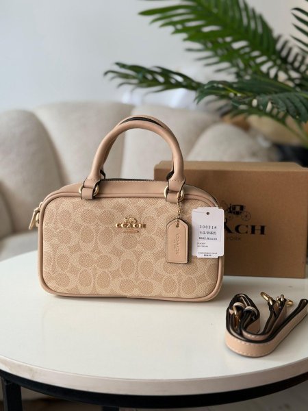 حقيبه كوتش لون بيج