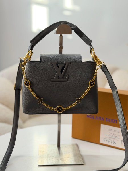 حقيبة لويس فيتون لون رمادي حجم صغير