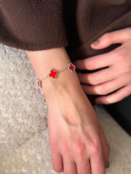 اسوارة فان كليف لون احمر سلسال سلفر  مكفوله  اللون