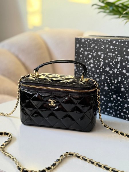 حقيبه شانيل لون اسود لامع
