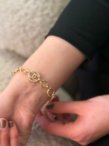 اسواره شانيل لون ذهبي مكفوله اللون