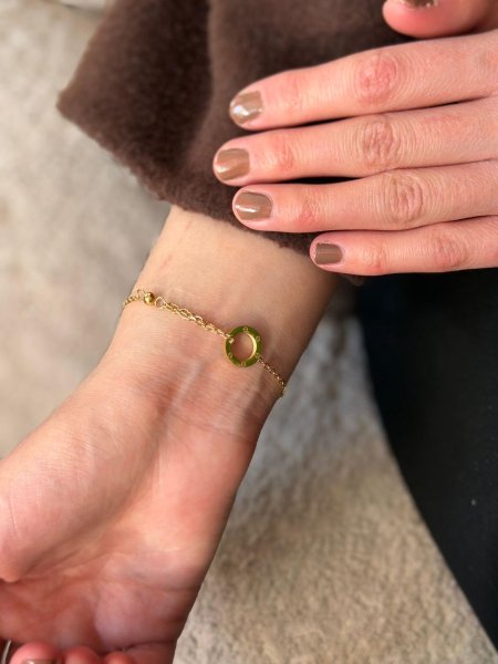 اسواره لون ذهبي مكفوله اللون