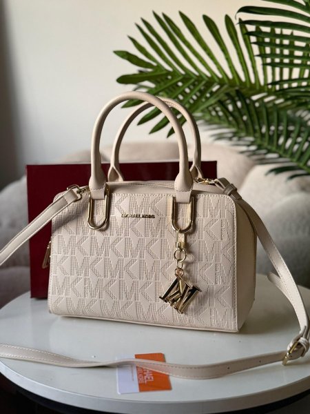 حقيبة مايكل كورس لون اوفوايت
