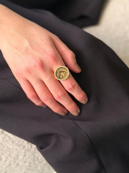 خاتم ليره مكفول اللون