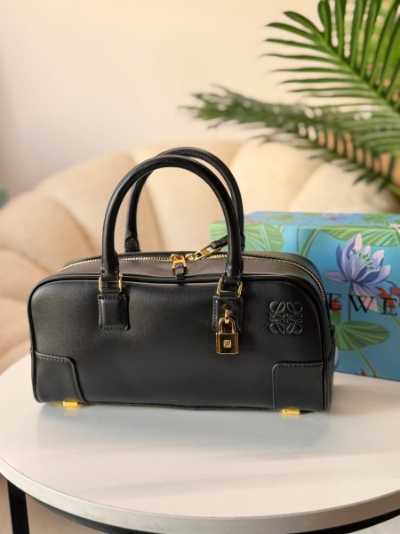 حقيبة لوي لون اسود