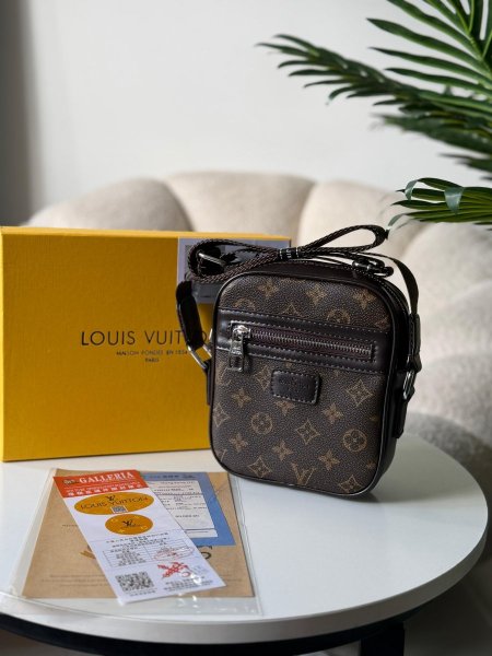 حقيبه لويس فيتون رجاليه