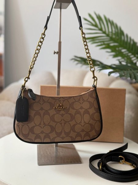 شنطة كوتش لون بيج واسود حجم القاعده 23