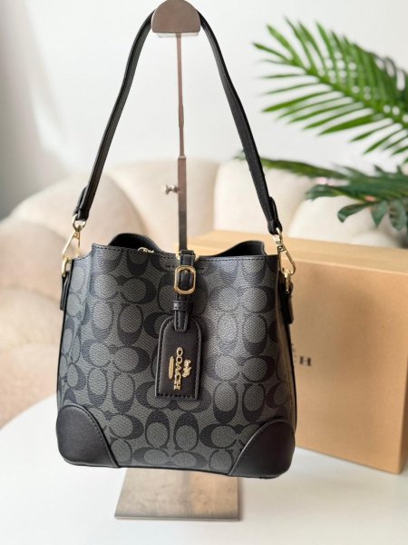 حقيبه كوتش طولي لون اسود