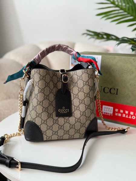 حقيبه جوتشي لون اسود وكاكي