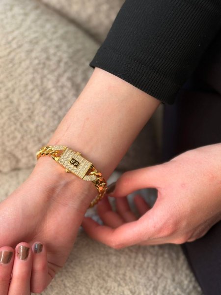 اسواره مناكو لون ذهبي حجم كبير مكفوله اللون