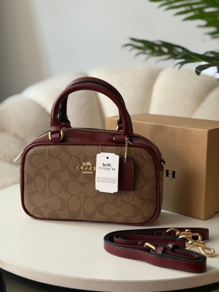 حقيبة كوتش لون بيج وبرغندي